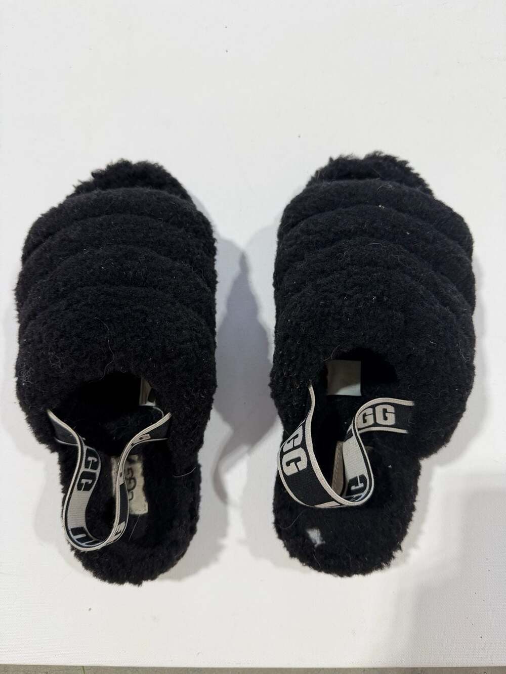 UGG Fluff Yeah Slide Size 8 Black Sheepskin Slipper